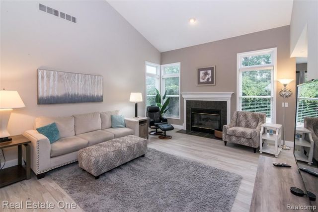 5808 Windstar Circle, Waterford, MI 48327