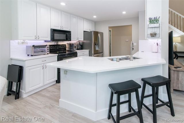 5808 Windstar Circle, Waterford, MI 48327