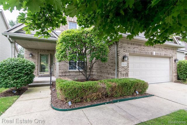 5808 Windstar Circle, Waterford, MI 48327