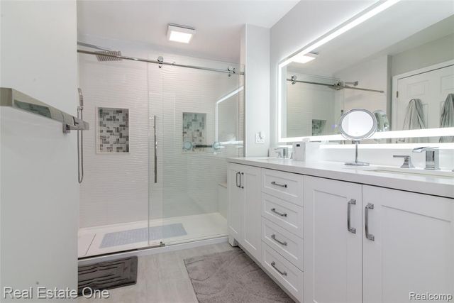 5808 Windstar Circle, Waterford, MI 48327