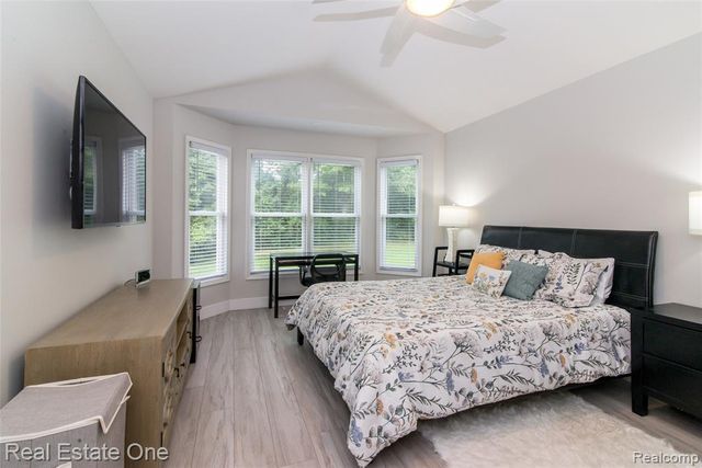 5808 Windstar Circle, Waterford, MI 48327
