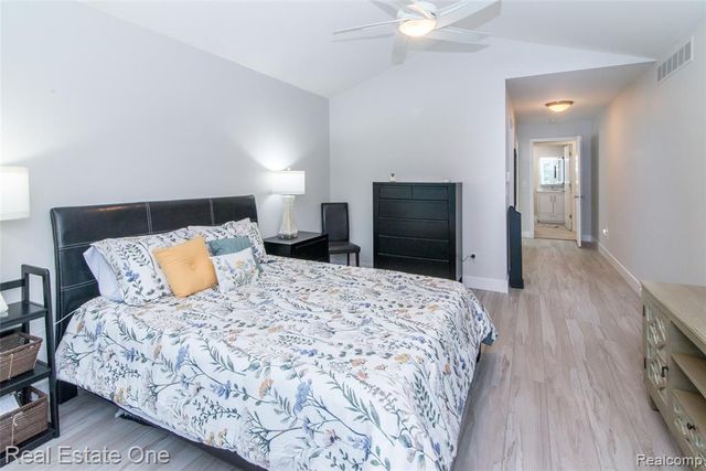 5808 Windstar Circle, Waterford, MI 48327