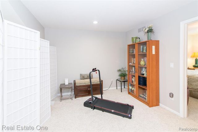 5808 Windstar Circle, Waterford, MI 48327