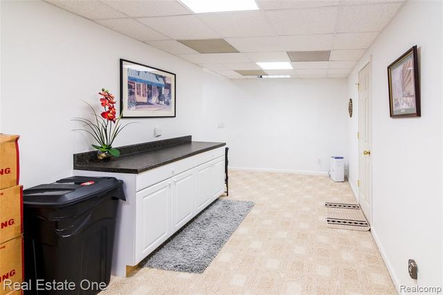 5808 Windstar Circle, Waterford, MI 48327