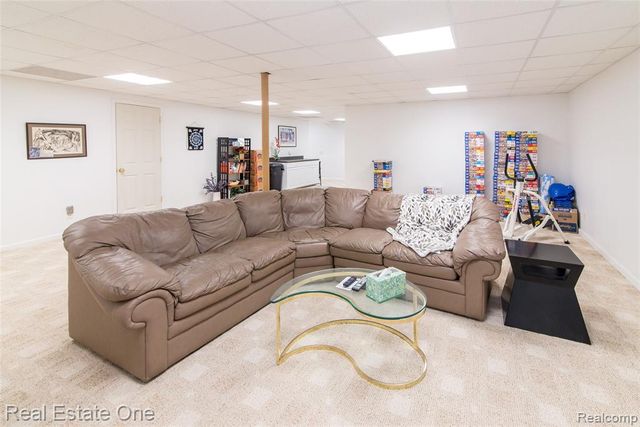 5808 Windstar Circle, Waterford, MI 48327