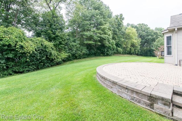 5808 Windstar Circle, Waterford, MI 48327