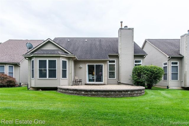 5808 Windstar Circle, Waterford, MI 48327