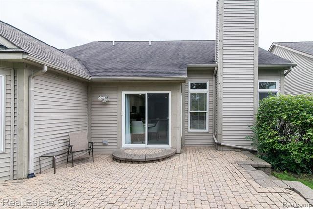 5808 Windstar Circle, Waterford, MI 48327