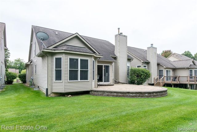 5808 Windstar Circle, Waterford, MI 48327