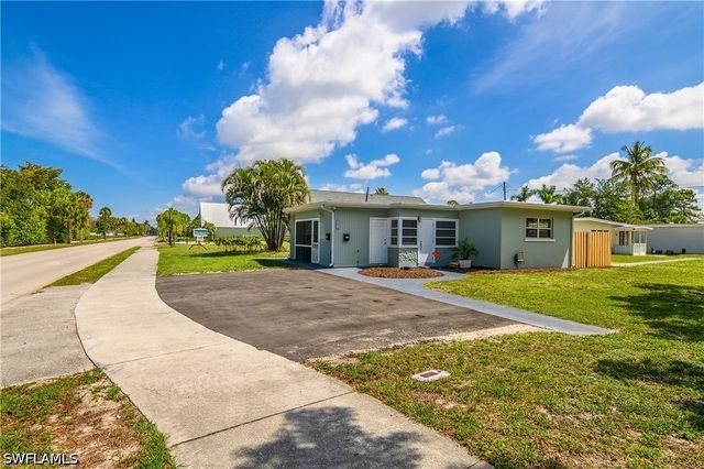 1015 10th AVE N 1011, Naples, FL 34102