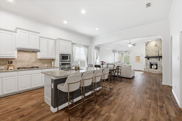 215 Equestrian Road, Hickory Creek, TX 75065