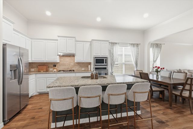 215 Equestrian Road, Hickory Creek, TX 75065