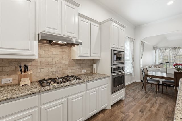 215 Equestrian Road, Hickory Creek, TX 75065