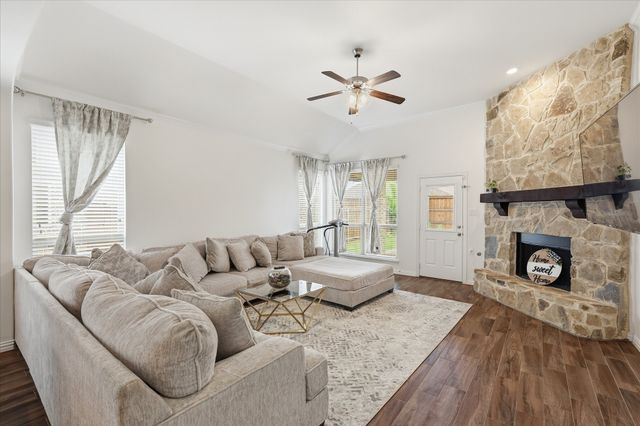 215 Equestrian Road, Hickory Creek, TX 75065