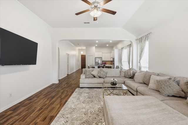 215 Equestrian Road, Hickory Creek, TX 75065