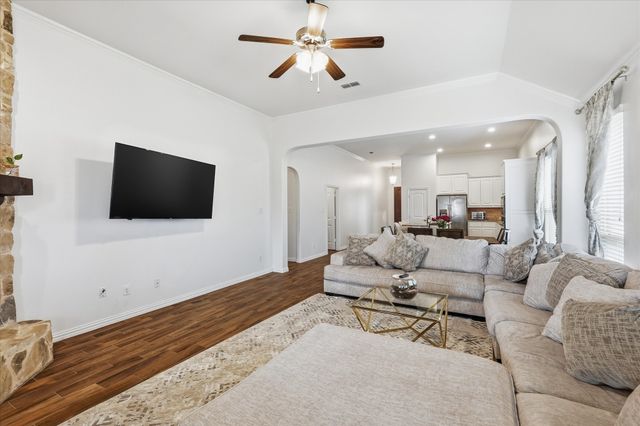 215 Equestrian Road, Hickory Creek, TX 75065