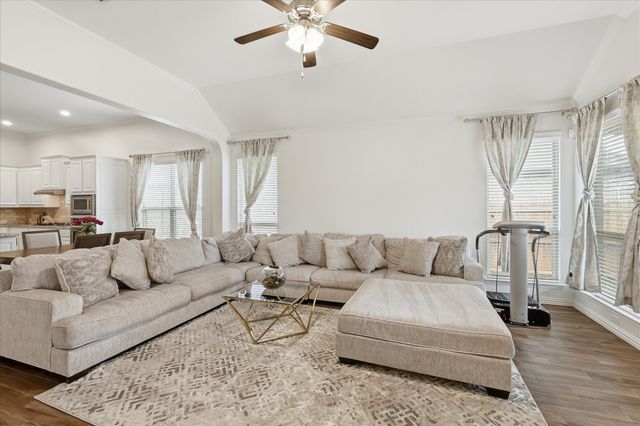 215 Equestrian Road, Hickory Creek, TX 75065