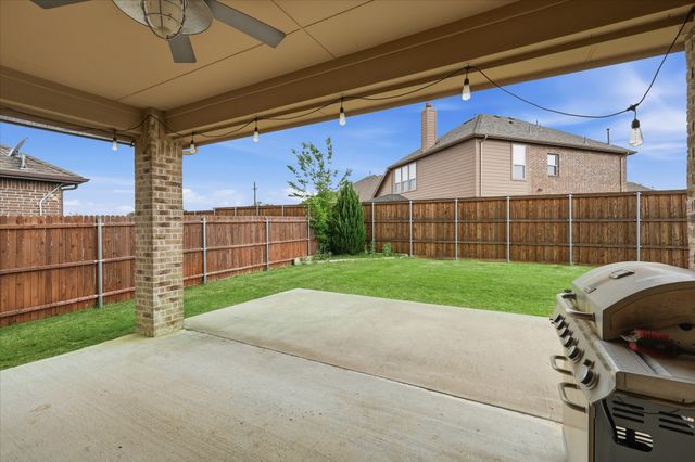 215 Equestrian Road, Hickory Creek, TX 75065