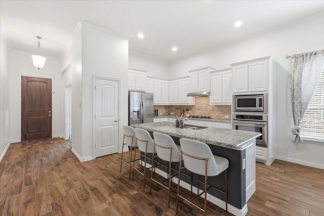 215 Equestrian Road, Hickory Creek, TX 75065