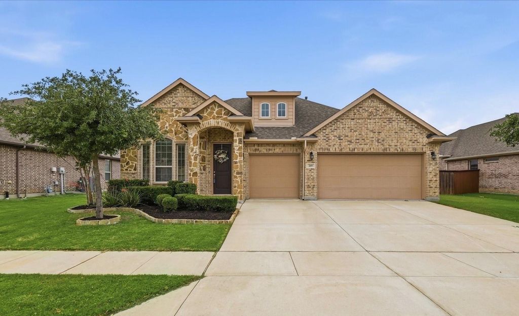 215 Equestrian Road, Hickory Creek, TX 75065