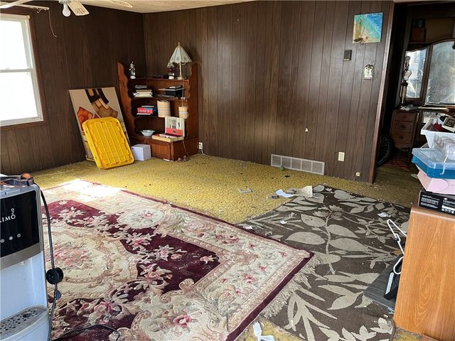 701 Chicora Rd, Oakland Twp, PA 16025