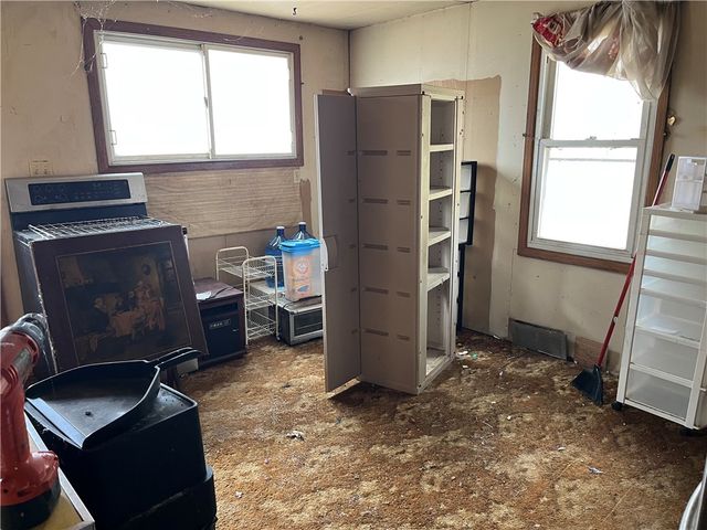 701 Chicora Rd, Oakland Twp, PA 16025