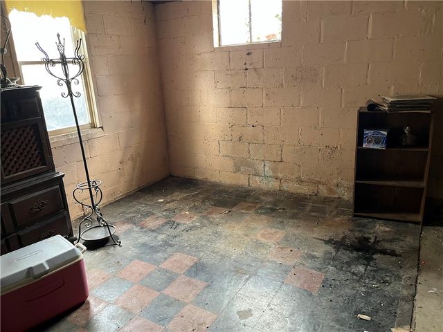 701 Chicora Rd, Oakland Twp, PA 16025