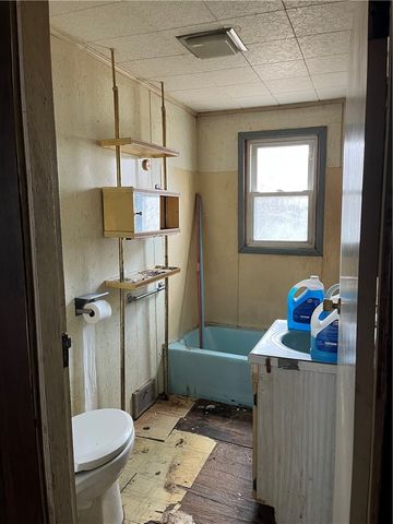 701 Chicora Rd, Oakland Twp, PA 16025