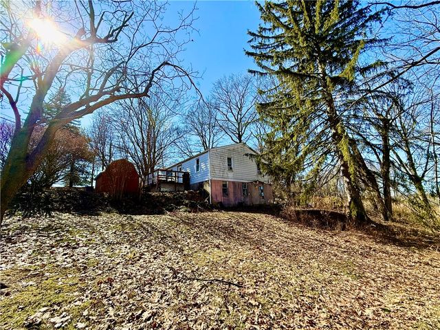 701 Chicora Rd, Oakland Twp, PA 16025