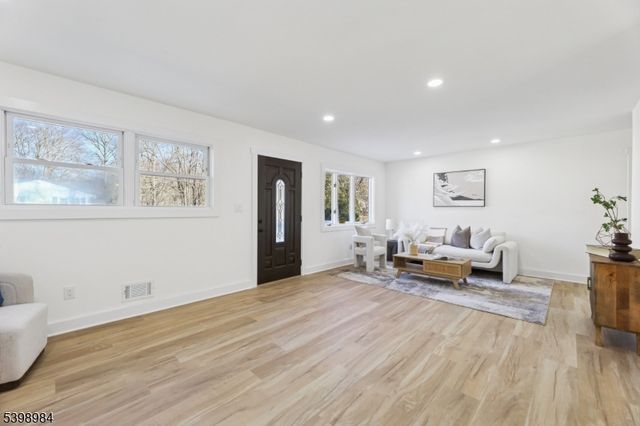 36 Ruth St, Hopatcong Boro, NJ 07874