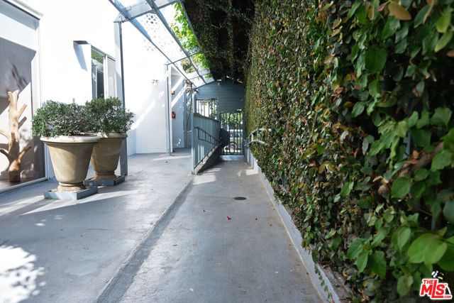 842 11th St 6, Santa Monica, CA 90403