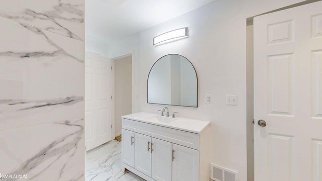 14205 Brandywine Road, Sterling Heights, MI 48312