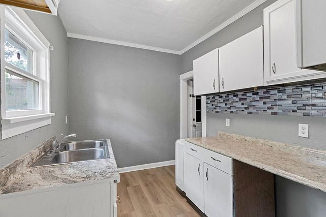 5441 E 27th Street, Kansas City, MO 64127