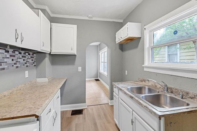 5441 E 27th Street, Kansas City, MO 64127