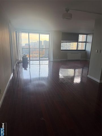 200 Old Palisade Road 16D, Fort Lee, NJ 07024