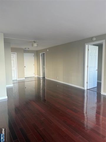 200 Old Palisade Road 16D, Fort Lee, NJ 07024