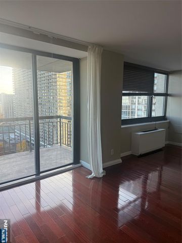 200 Old Palisade Road 16D, Fort Lee, NJ 07024