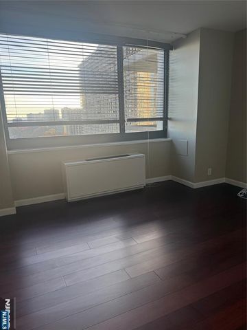 200 Old Palisade Road 16D, Fort Lee, NJ 07024