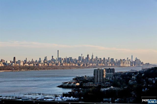 200 Old Palisade Road 16D, Fort Lee, NJ 07024