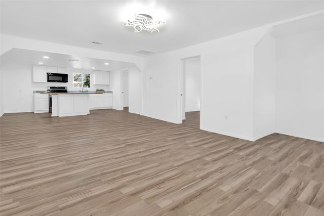 909 E Sears Street, Denison, TX 75021