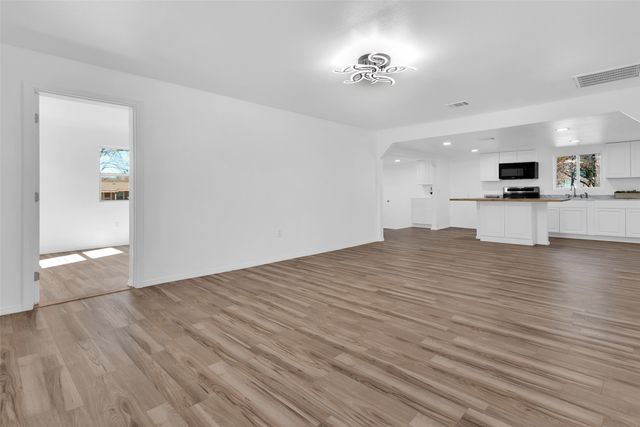 909 E Sears Street, Denison, TX 75021