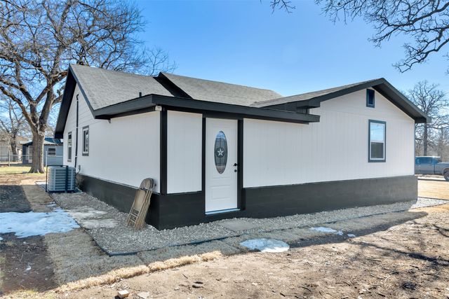 909 E Sears Street, Denison, TX 75021