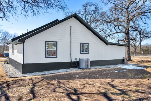 909 E Sears Street, Denison, TX 75021