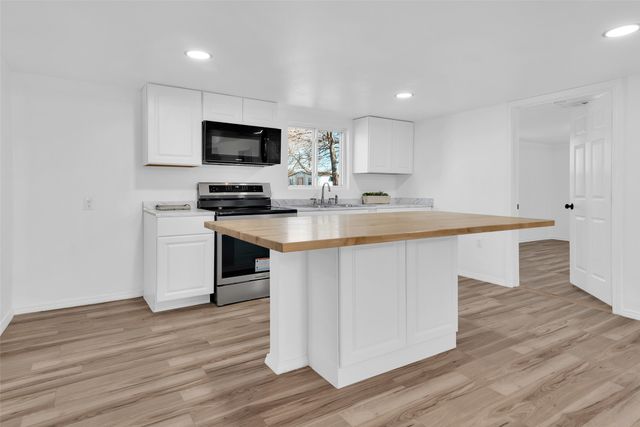 909 E Sears Street, Denison, TX 75021