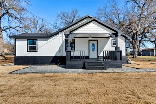 909 E Sears Street, Denison, TX 75021
