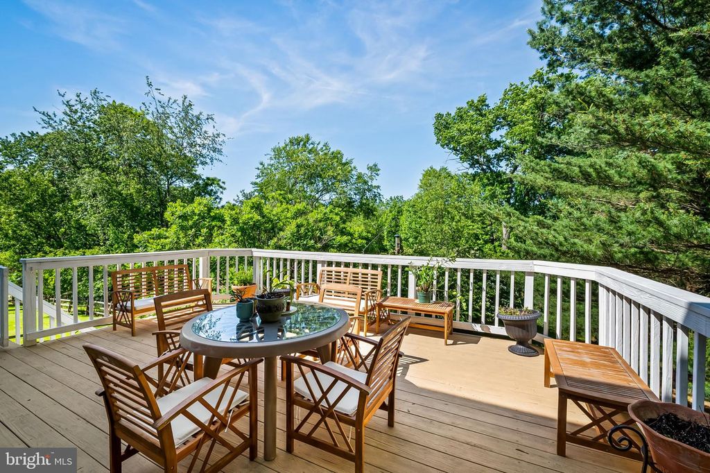 Image 17 of property listing at 422 DOE MEADOW DR, Owings Mills, MD 21117