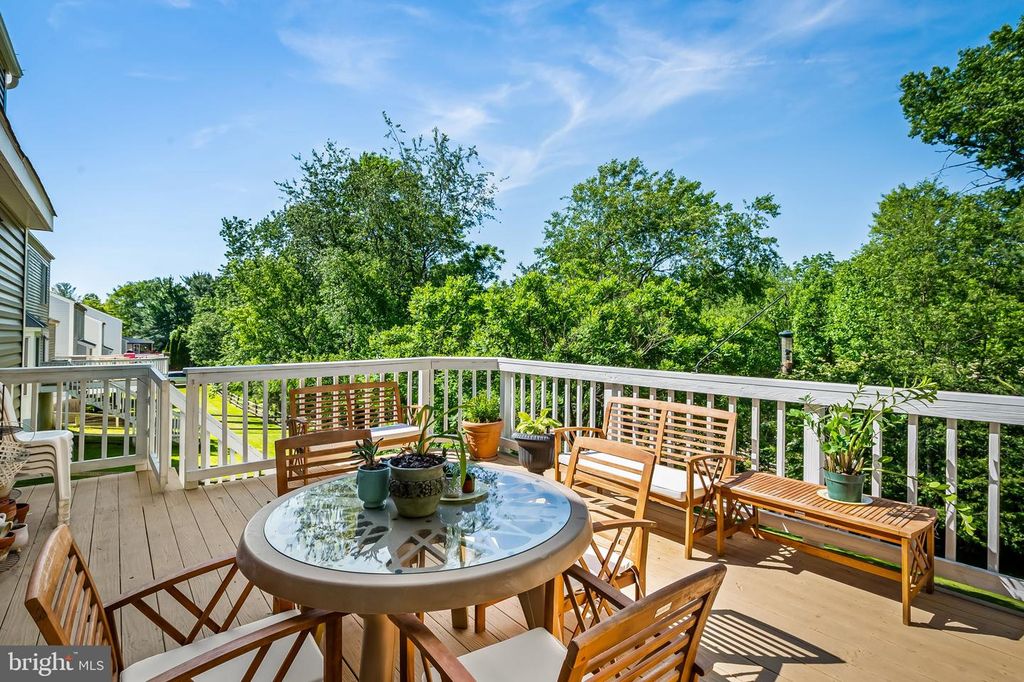 Image 18 of property listing at 422 DOE MEADOW DR, Owings Mills, MD 21117