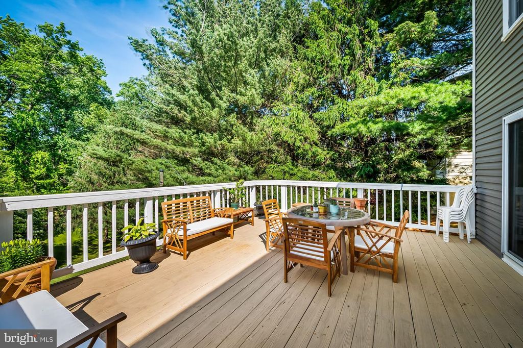 Image 20 of property listing at 422 DOE MEADOW DR, Owings Mills, MD 21117