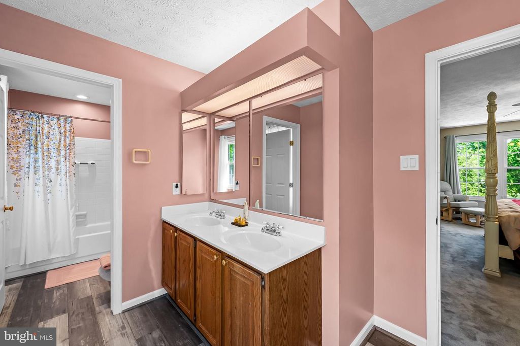 Image 24 of property listing at 422 DOE MEADOW DR, Owings Mills, MD 21117
