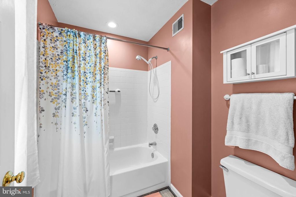 Image 26 of property listing at 422 DOE MEADOW DR, Owings Mills, MD 21117